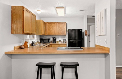 Canyon Lake Cabaña | Blue Door Cottage Family Game Room - Family Friendly!