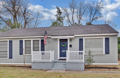 Broadmoor Casa | BLUE DOOR IN BROADMOOR