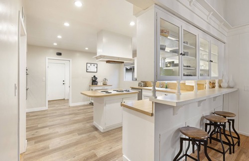 Valley Glen Casa | Blue Door Oasis 5 min from Universal and Hollywood