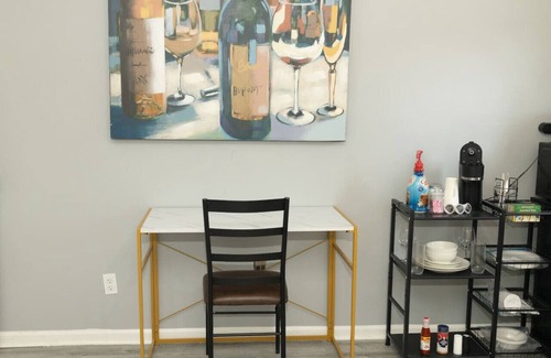 West End Condominio | Blue Door Retreat: Low Pet Fee Home Near Downtown