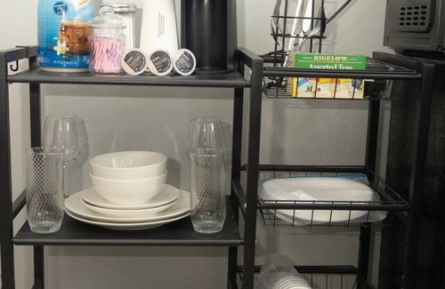 West End Condominio | Blue Door Retreat: Low Pet Fee Home Near Downtown