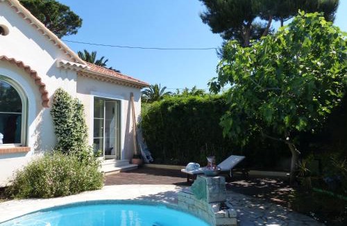Riou - Petit Juas - Av de Grasse Casa | Blue Dream Cannes Guest House