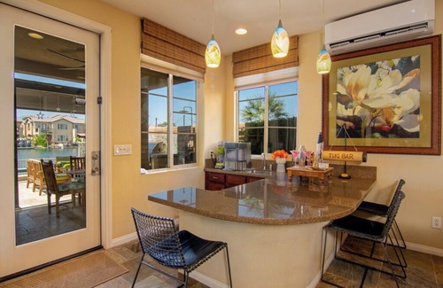 Terra Lago Villa | Coachella Stagecoach villa con muelle privado y vistas a la montaña - Capacidad para 11 personas más