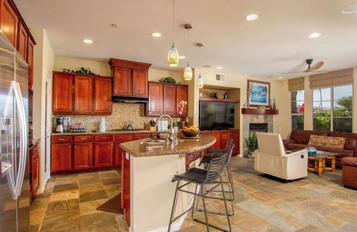 Terra Lago Villa | Coachella Stagecoach villa con muelle privado y vistas a la montaña - Capacidad para 11 personas más