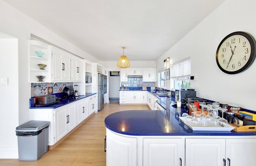 Camps Bay Villa | Blue Emerald Villa - Close to Camps Beach and Table Mountain
