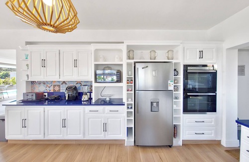 Camps Bay Villa | Blue Emerald Villa - Close to Camps Beach and Table Mountain