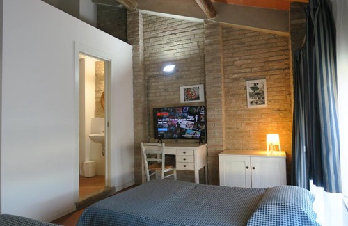 Soragna Casa | Blue Garibaldi Room & Breakfast