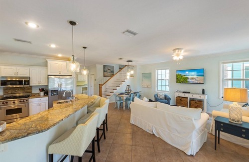 Holmes Beach Casa | Blue Haven Beach House: 3BR/3BA Pool Home Steps to Beach