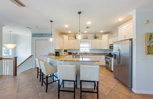 Holmes Beach Casa | Blue Haven Beach House: 3BR/3BA Pool Home Steps to Beach
