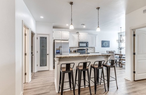 South Oklahoma City Casa | Blue Haven Home - Sleeps 12