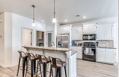 South Oklahoma City Casa | Blue Haven Home - Sleeps 12