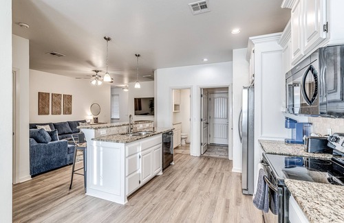 South Oklahoma City Casa | Blue Haven Home - Sleeps 12