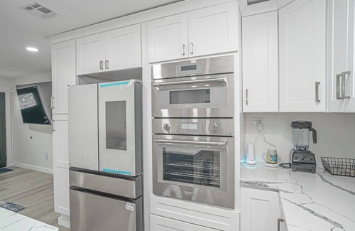 Somers Point Casa | Blue Haven: Luxury at the Shore! Somers Point, NJ minutes to Ocean City & more!