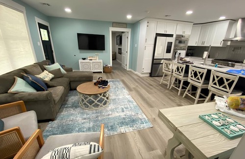 Somers Point Casa | Blue Haven: Luxury at the Shore! Somers Point, NJ minutes to Ocean City & more!