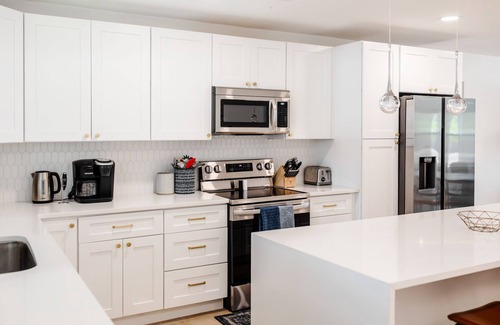 Georgetown Casa | Blue Haven | NEW | Sleeps 8 | Downtown Georgetown