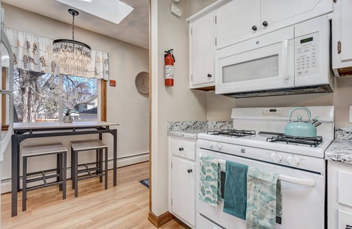 Colorado Springs Casa | Blue Haven Getaway-Cozy 1 habitación 1 baño-Ivywild Neighborhood-Hiking-Pet Friendly