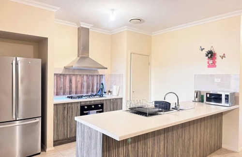 Penrith Casa | Blue Haven Retreat - Thornton Central 34