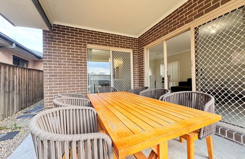 Penrith Casa | Blue Haven Retreat - Thornton Central 34