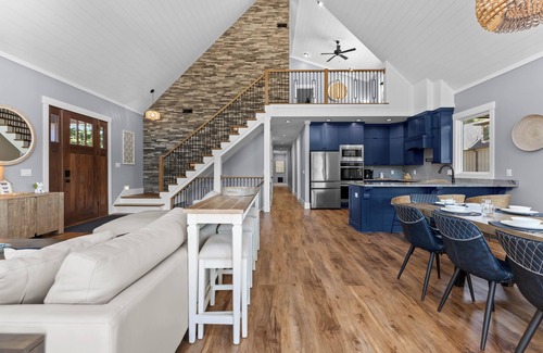 Lake Norman of Catawba Casa | Blue Heron by AvantStay | Lakefront, Dock, Pool, Theater | Sleeps 22
