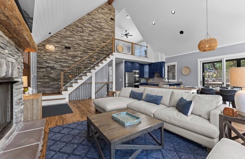 Lake Norman of Catawba Casa | Blue Heron by AvantStay | Lakefront, Dock, Pool, Theater | Sleeps 22