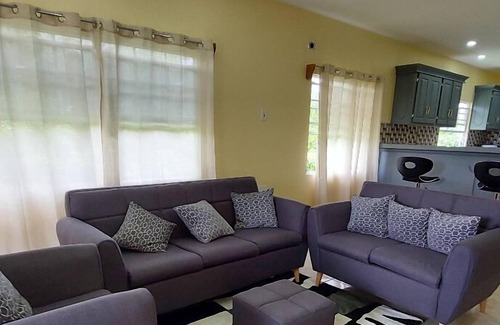 Buccoo Apartamento | Blue Heron Place: Large Home Style Rental Unit:5 Minute Drive To Popular Beaches