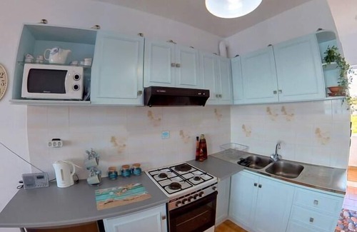 Haraki Apartamento | Blue House Beach Apartment - Sleeps 4 & Balcony