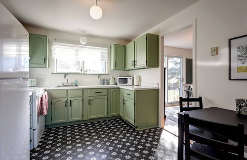 Mont-St-Hilaire Apartamento | Blue House on the River