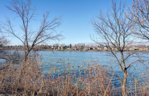 Mont-St-Hilaire Apartamento | Blue House on the River