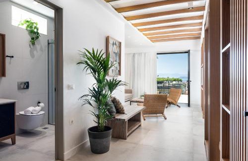 Makrys Tichos Apartamento | Blue Island Luxury Apartment