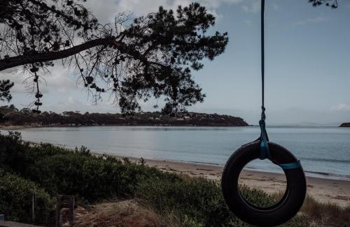 Dodges Ferry Casa | Blue Lagoon Beach House - Absolute Beachfront!