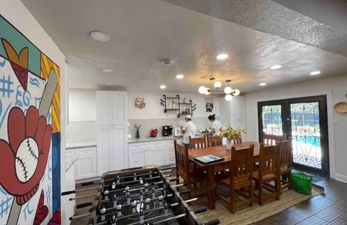 Edgebrook Casa | Blue Lagoon Spanish Retreat 5BRs and Pool Airport
