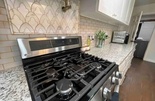 Edgebrook Casa | Blue Lagoon Spanish Retreat 5BRs and Pool Airport