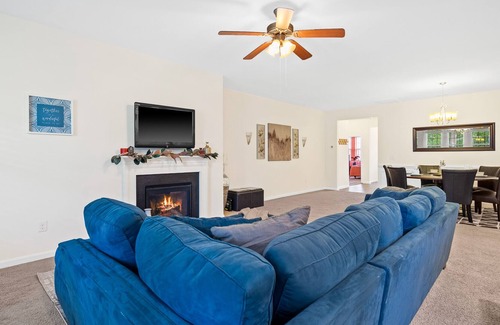 Zebulon Casa | Blue Mallow retreat with pool access in the heart of Zebulon