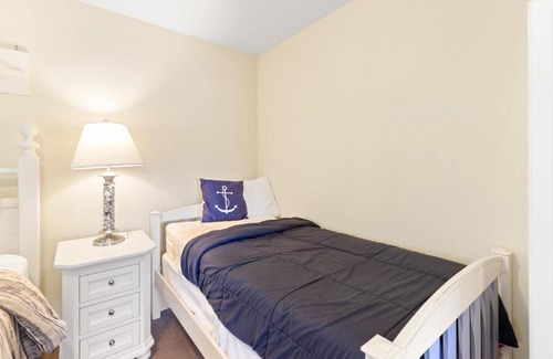 Lincoln City Casa | Blue Marlin, Arcade, Hot Tub, Sleeps 10