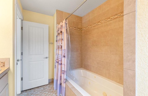 Lincoln City Casa | Blue Marlin, Arcade, Hot Tub, Sleeps 10