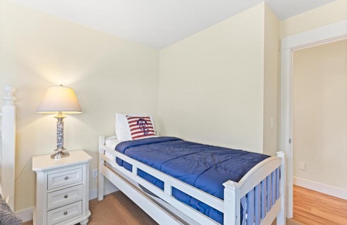 Lincoln City Casa | Blue Marlin, Arcade, Hot Tub, Sleeps 10