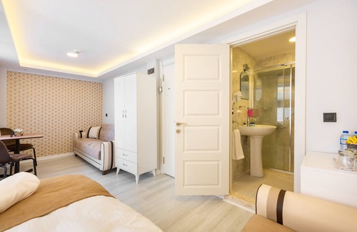 Emin Sinan Casa | Blue Marmara Suites