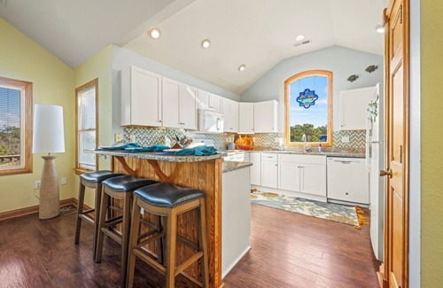 Monteray Shores Casa | Blue Mermaid: Large Private Pool, Hot Tub, Close to Beach