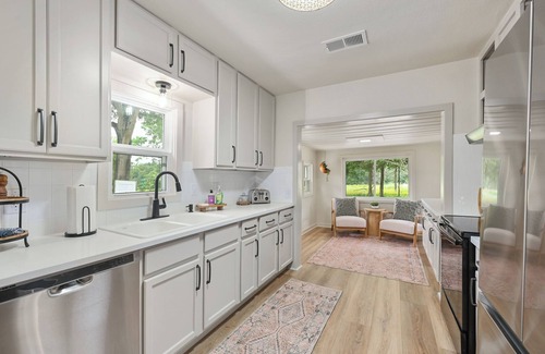 Wellborn Cabaña | Blue Moon - Cozy Country Cottage - Just Minutes From Texas A&M!