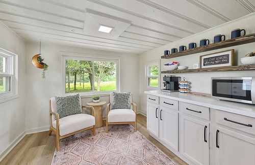 Wellborn Cabaña | Blue Moon - Cozy Country Cottage - Just Minutes From Texas A&M!