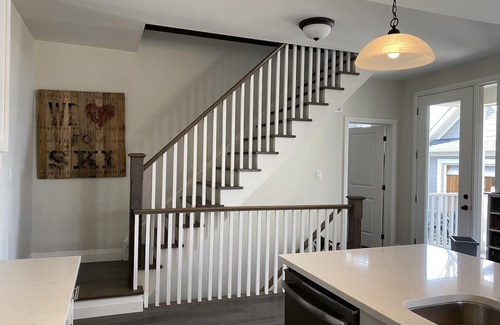 The Blue Mountains Casa | Blue mountain view, 4 bedroom home, steps to the village.