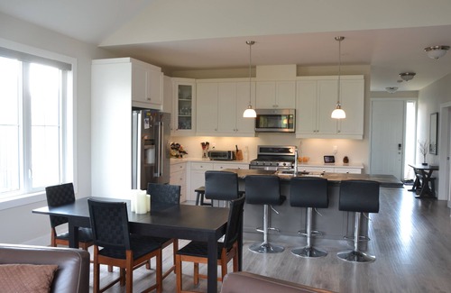 The Blue Mountains Casa | Blue Mountains Ski Chalet, Hot Tub, 4BR+Office, Walk to Village