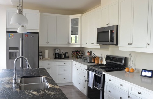The Blue Mountains Casa | Blue Mountains Ski Chalet, Hot Tub, 4BR+Office, Walk to Village