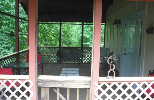Front Royal Cabina | Blue Mountain Cabin, secluded, perfect for couples, near main road