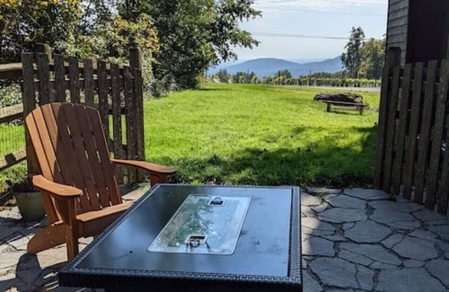 Linden Casa | Blue Mountain Getaway: Hot tub, Winery, Game Room
