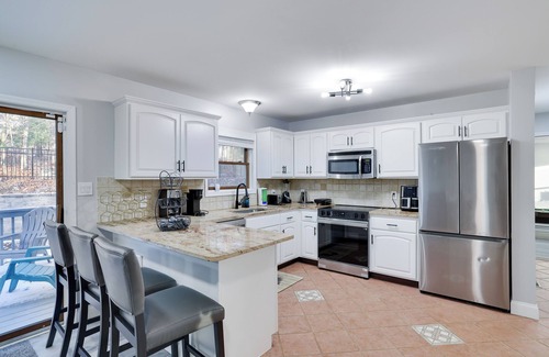 East Stroudsburg Casa | Blue Mountain Lake Retreat: Pool, Hot Tub, Lake