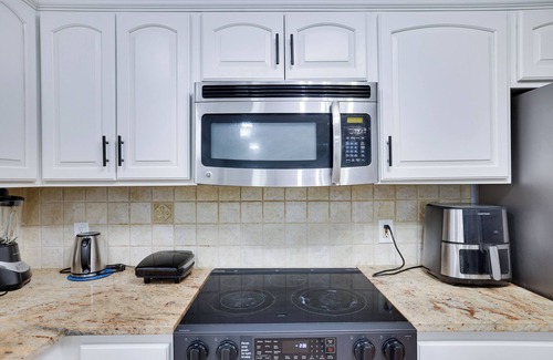 East Stroudsburg Casa | Blue Mountain Lake Retreat: Pool, Hot Tub, Lake