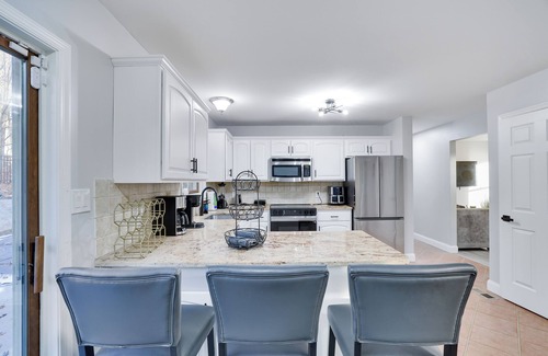 East Stroudsburg Casa | Blue Mountain Estate: Dual Homes Getaway