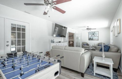 Palma Sola Casa | Blue Palm Home with Pool, Hot Tub, Nearby Beach, Outdoor Shower