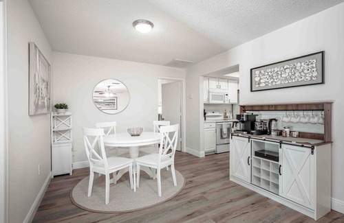 Palma Sola Casa | Blue Palm: Pool - Hot Tub - Beach - Games - Outdoor Shower - Grill - IMG - King